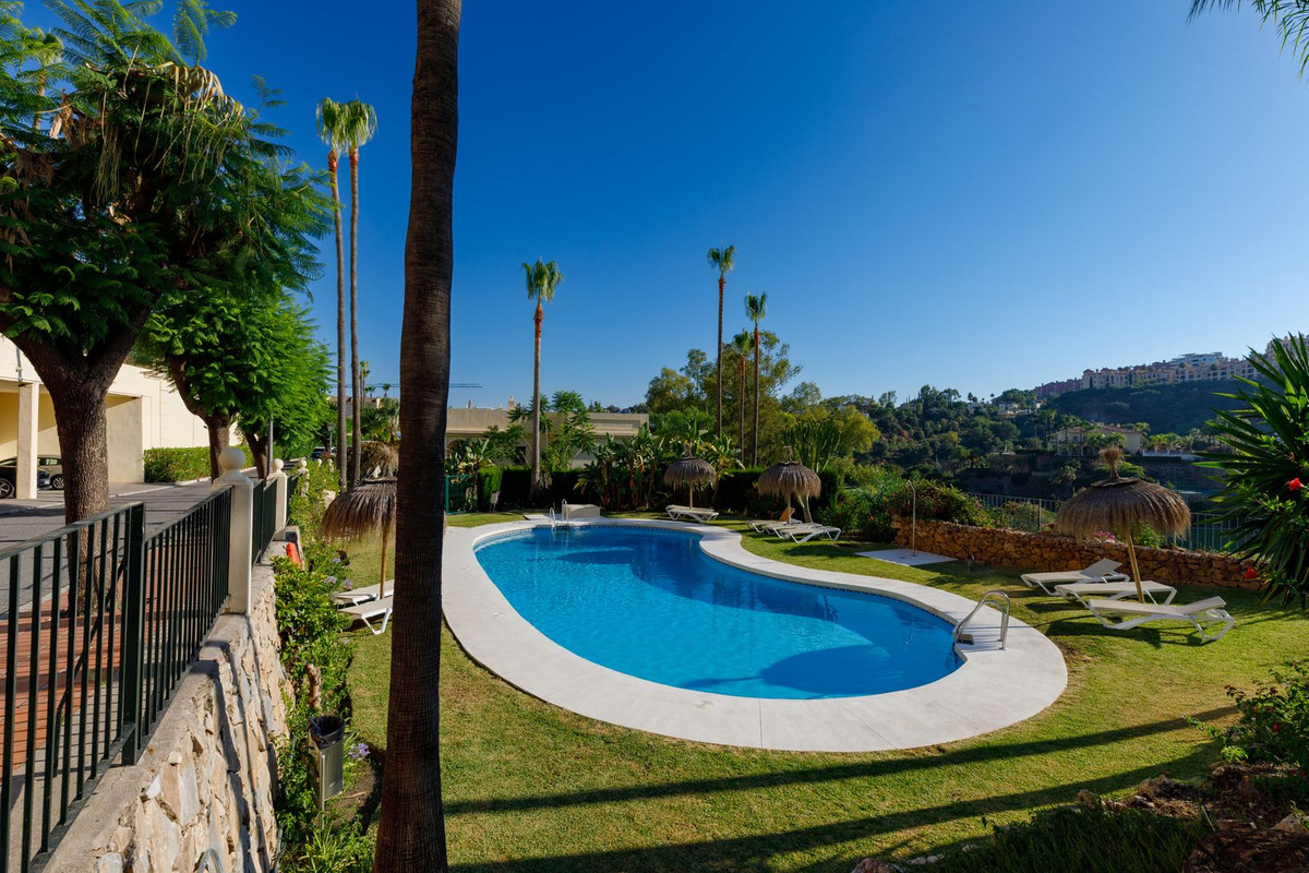 3 Bed Apartment for sale in La Quinta Costa Del Sol, Málaga, Spain
