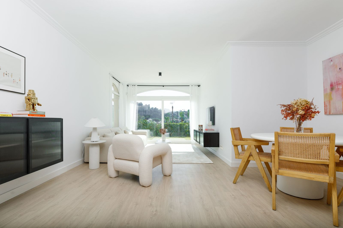 3 Bed Apartment for sale in La Quinta Costa Del Sol, Málaga, Spain
