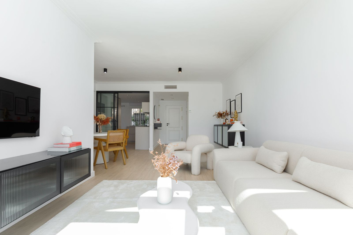 3 Bed Apartment for sale in La Quinta Costa Del Sol, Málaga, Spain