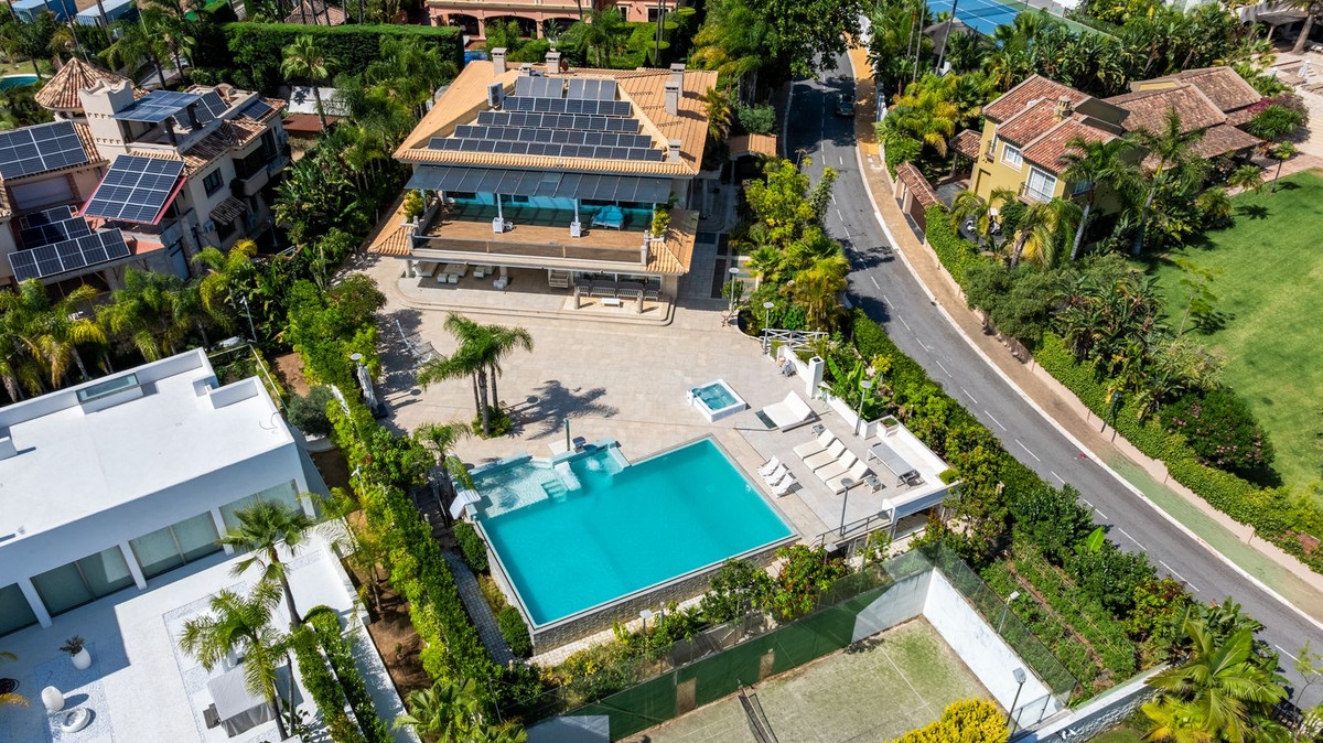 8 Bed Townhouse for sale in Bahía De Marbella Costa Del Sol, Málaga, Spain