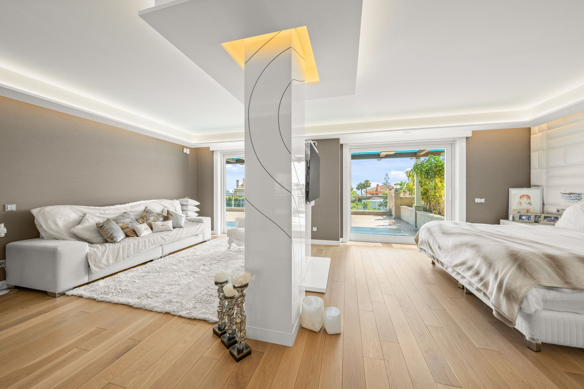 8 Bed Townhouse for sale in Bahía De Marbella Costa Del Sol, Málaga, Spain