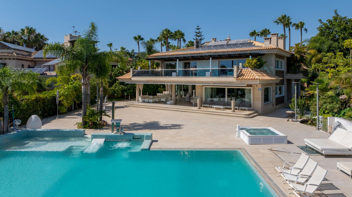 8 Bed Townhouse for sale in Bahía De Marbella Costa Del Sol, Málaga, Spain