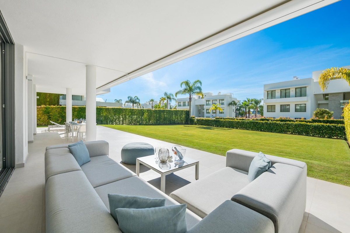 3 Bed Apartment for sale in Estepona Costa Del Sol, Málaga, Spain