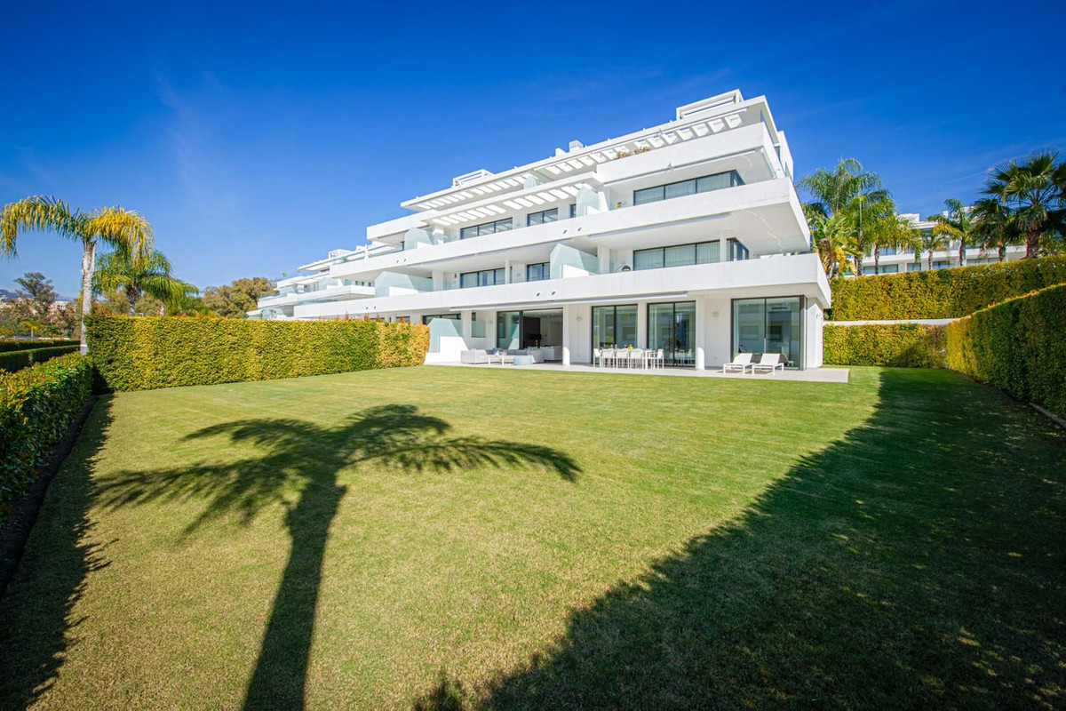 3 Bed Apartment for sale in Estepona Costa Del Sol, Málaga, Spain