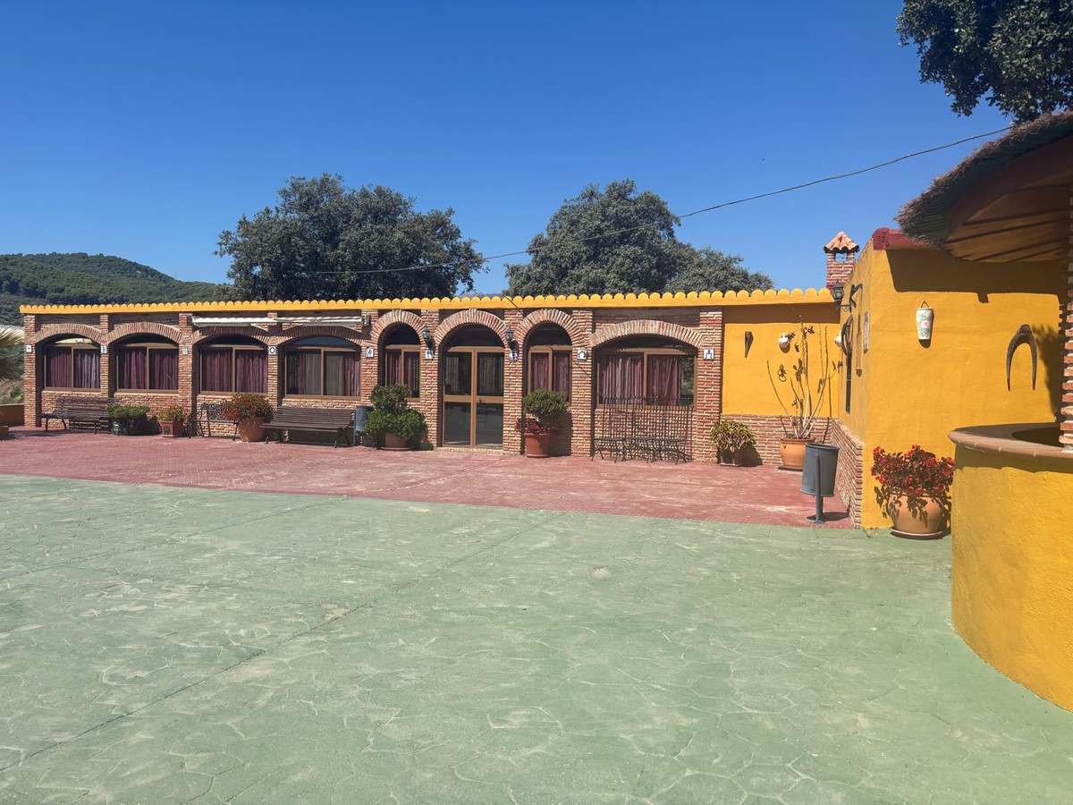 10 Bed Commercial unit for sale in Monda Costa Del Sol, Málaga, Spain