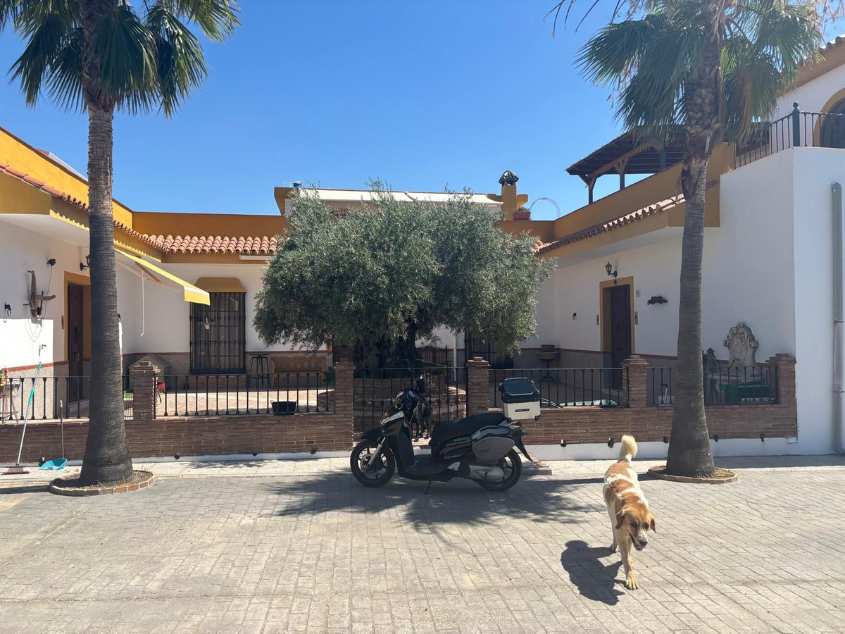 10 Bed Commercial unit for sale in Monda Costa Del Sol, Málaga, Spain