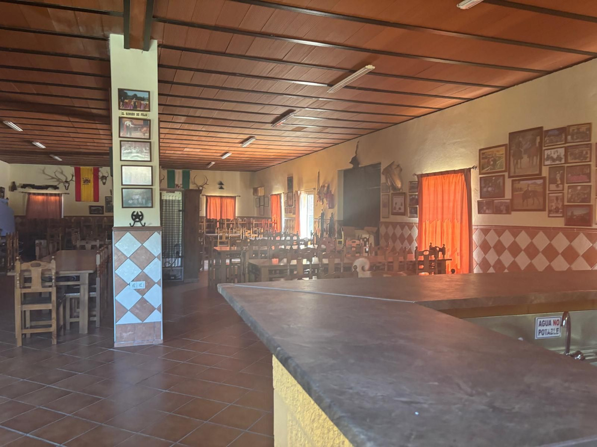 10 Bed Commercial unit for sale in Monda Costa Del Sol, Málaga, Spain