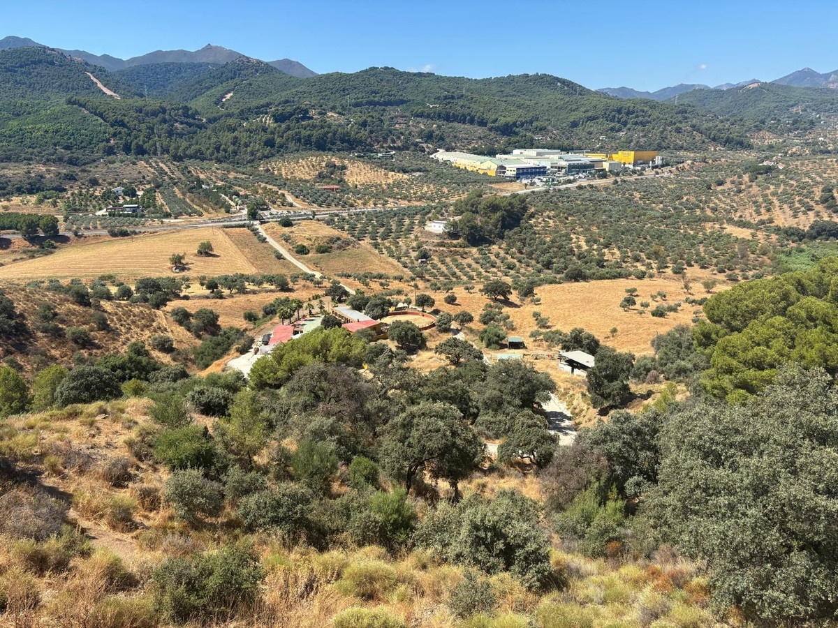 10 Bed Commercial unit for sale in Monda Costa Del Sol, Málaga, Spain