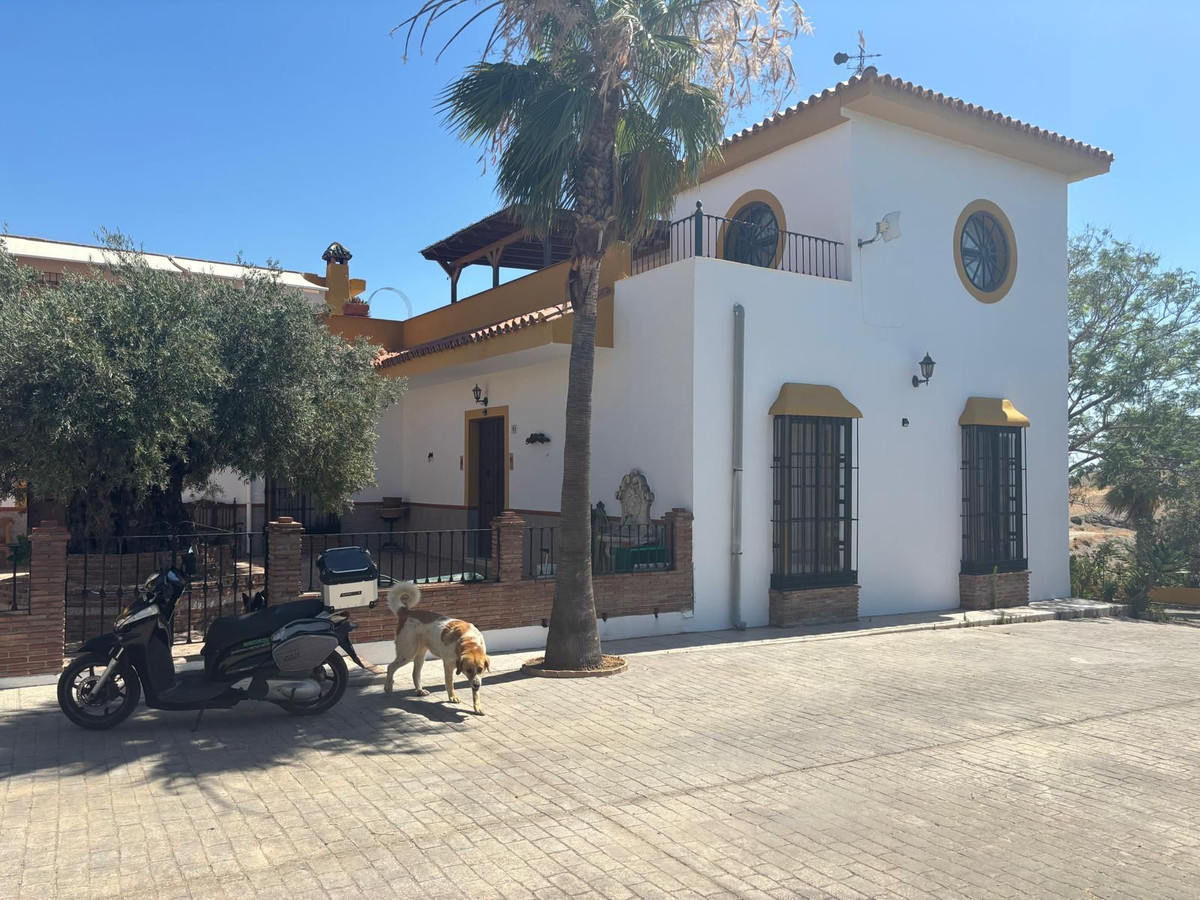 10 Bed Commercial unit for sale in Monda Costa Del Sol, Málaga, Spain