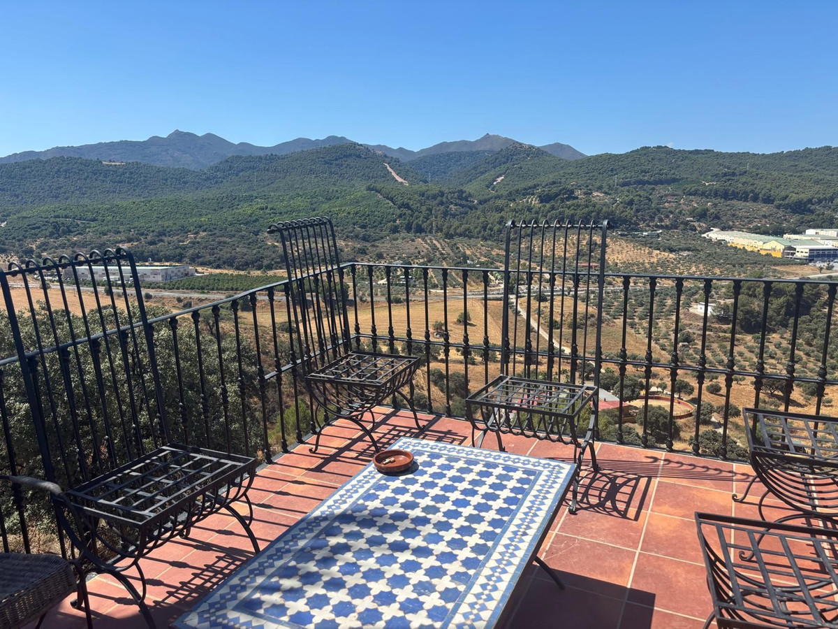 10 Bed Commercial unit for sale in Monda Costa Del Sol, Málaga, Spain