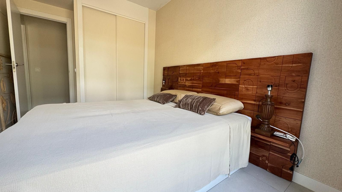 3 Bed Apartment for sale in Estepona Costa Del Sol, Málaga, Spain