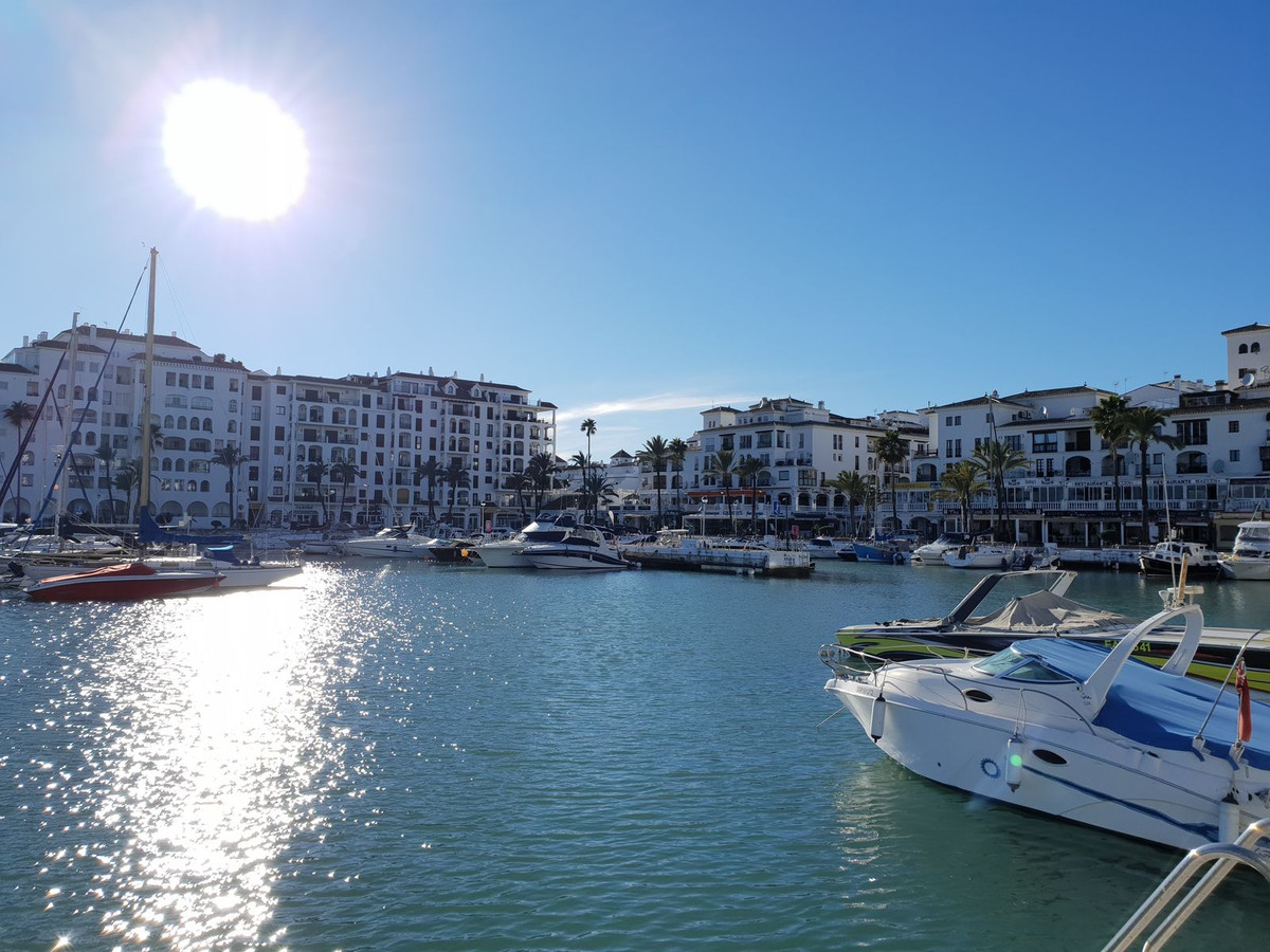 2 Bed Apartment for sale in La Duquesa Costa Del Sol, Málaga, Spain
