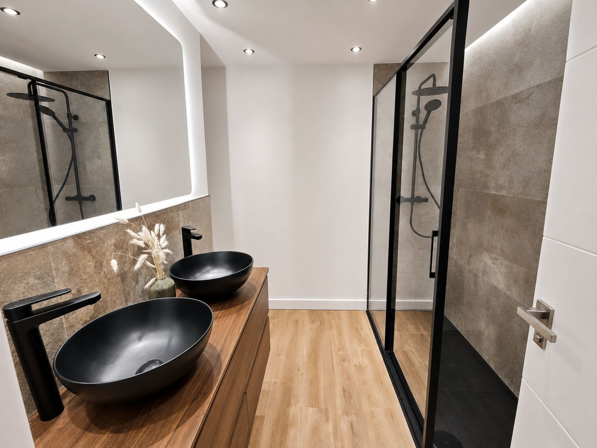 2 Bed Apartment for sale in La Duquesa Costa Del Sol, Málaga, Spain