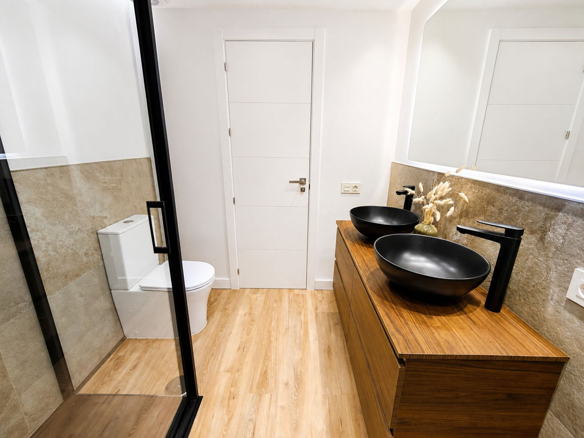 2 Bed Apartment for sale in La Duquesa Costa Del Sol, Málaga, Spain