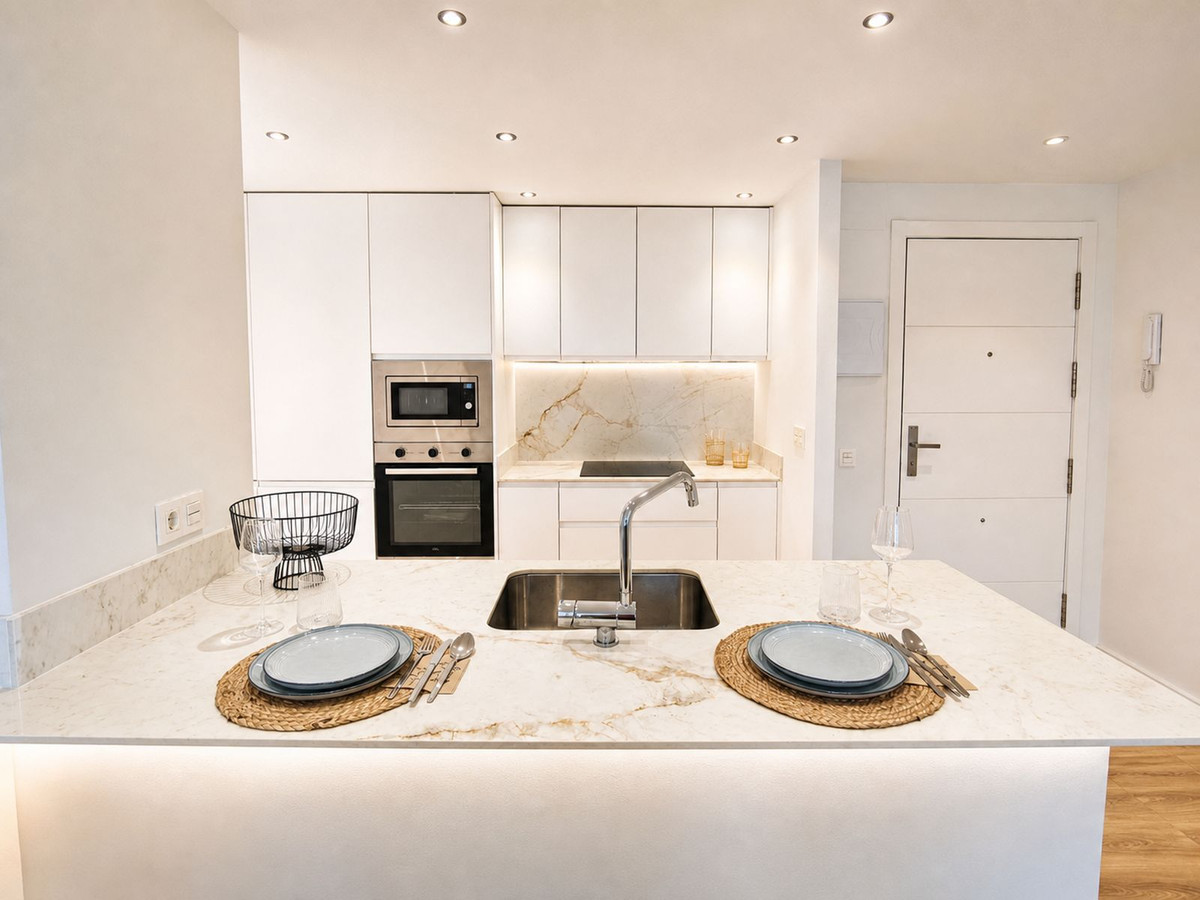 2 Bed Apartment for sale in La Duquesa Costa Del Sol, Málaga, Spain