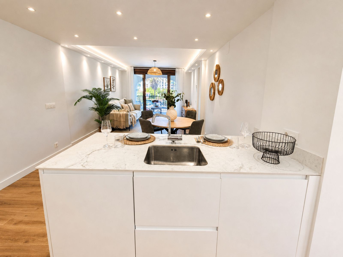 2 Bed Apartment for sale in La Duquesa Costa Del Sol, Málaga, Spain