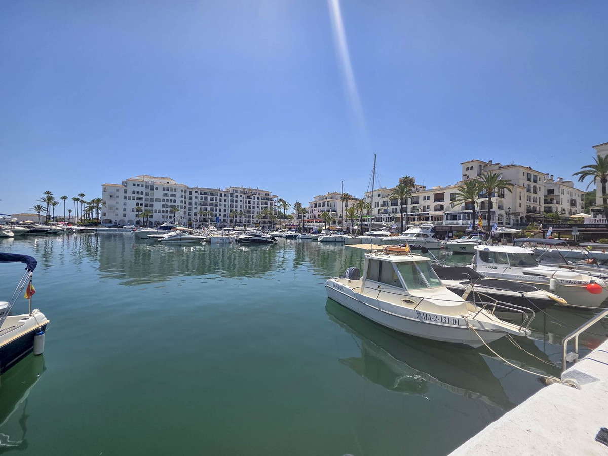 2 Bed Apartment for sale in La Duquesa Costa Del Sol, Málaga, Spain