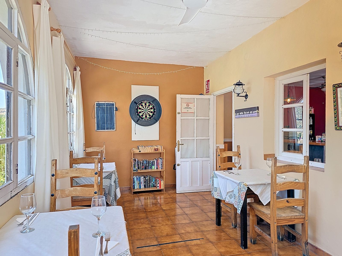5 Bed Townhouse for sale in Cómpeta Costa Del Sol East, Málaga, Spain