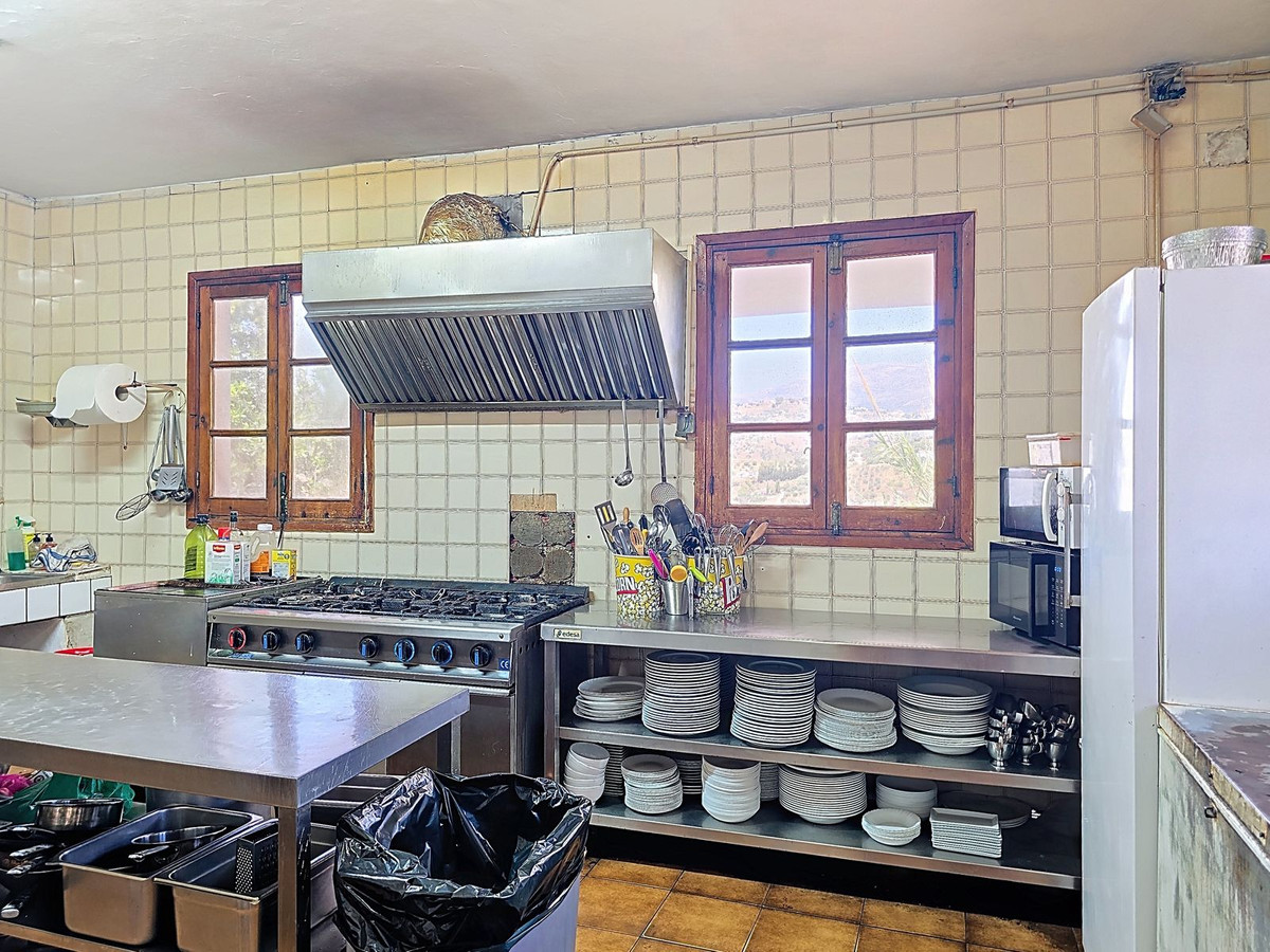 5 Bed Townhouse for sale in Cómpeta Costa Del Sol East, Málaga, Spain