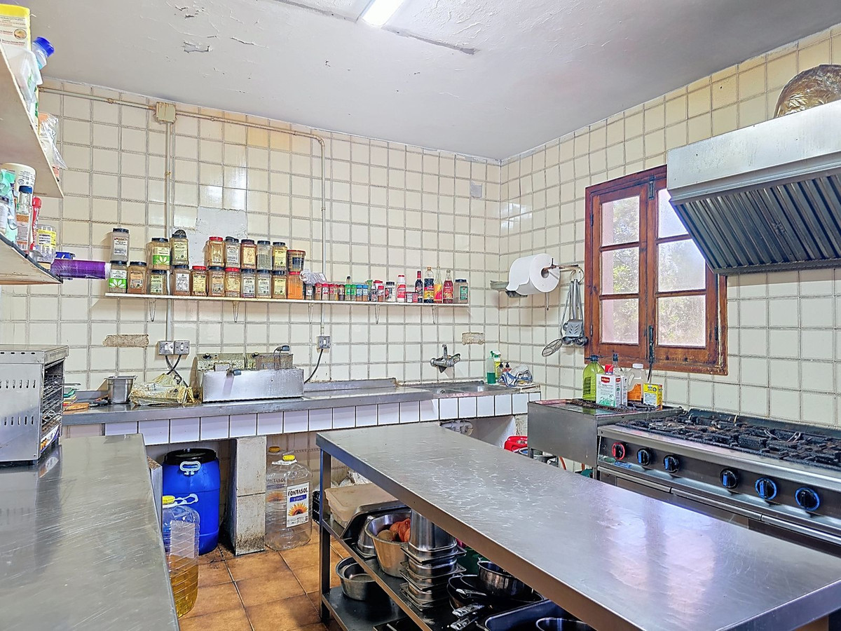 5 Bed Townhouse for sale in Cómpeta Costa Del Sol East, Málaga, Spain