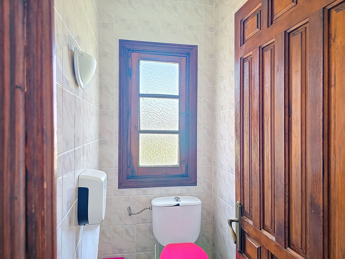 5 Bed Townhouse for sale in Cómpeta Costa Del Sol East, Málaga, Spain