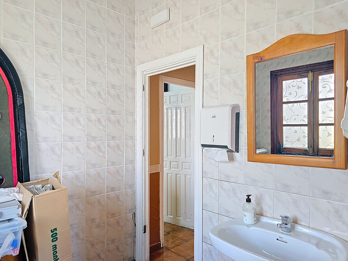 5 Bed Townhouse for sale in Cómpeta Costa Del Sol East, Málaga, Spain
