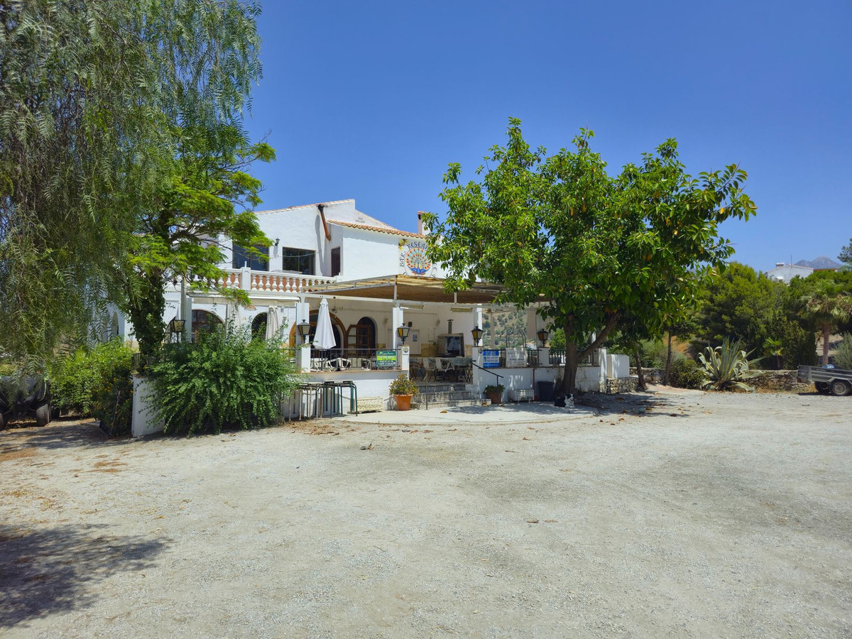 5 Bed Townhouse for sale in Cómpeta Costa Del Sol East, Málaga, Spain
