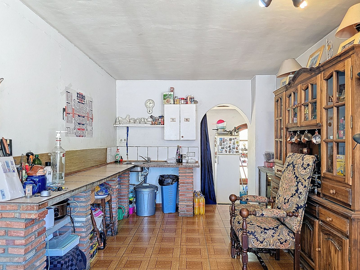 5 Bed Townhouse for sale in Cómpeta Costa Del Sol East, Málaga, Spain