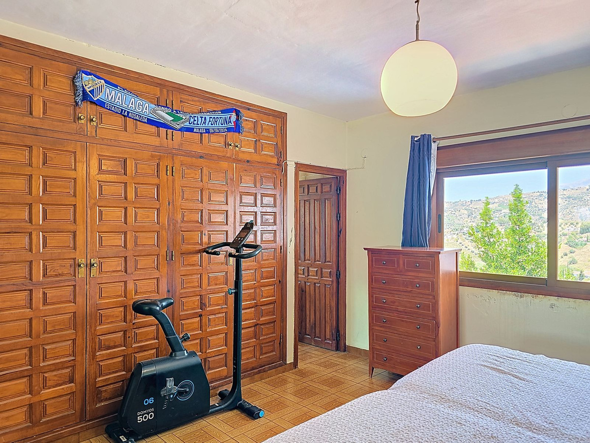 5 Bed Townhouse for sale in Cómpeta Costa Del Sol East, Málaga, Spain
