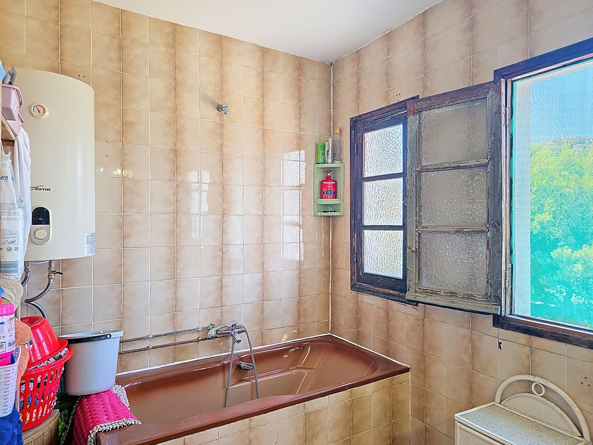 5 Bed Townhouse for sale in Cómpeta Costa Del Sol East, Málaga, Spain