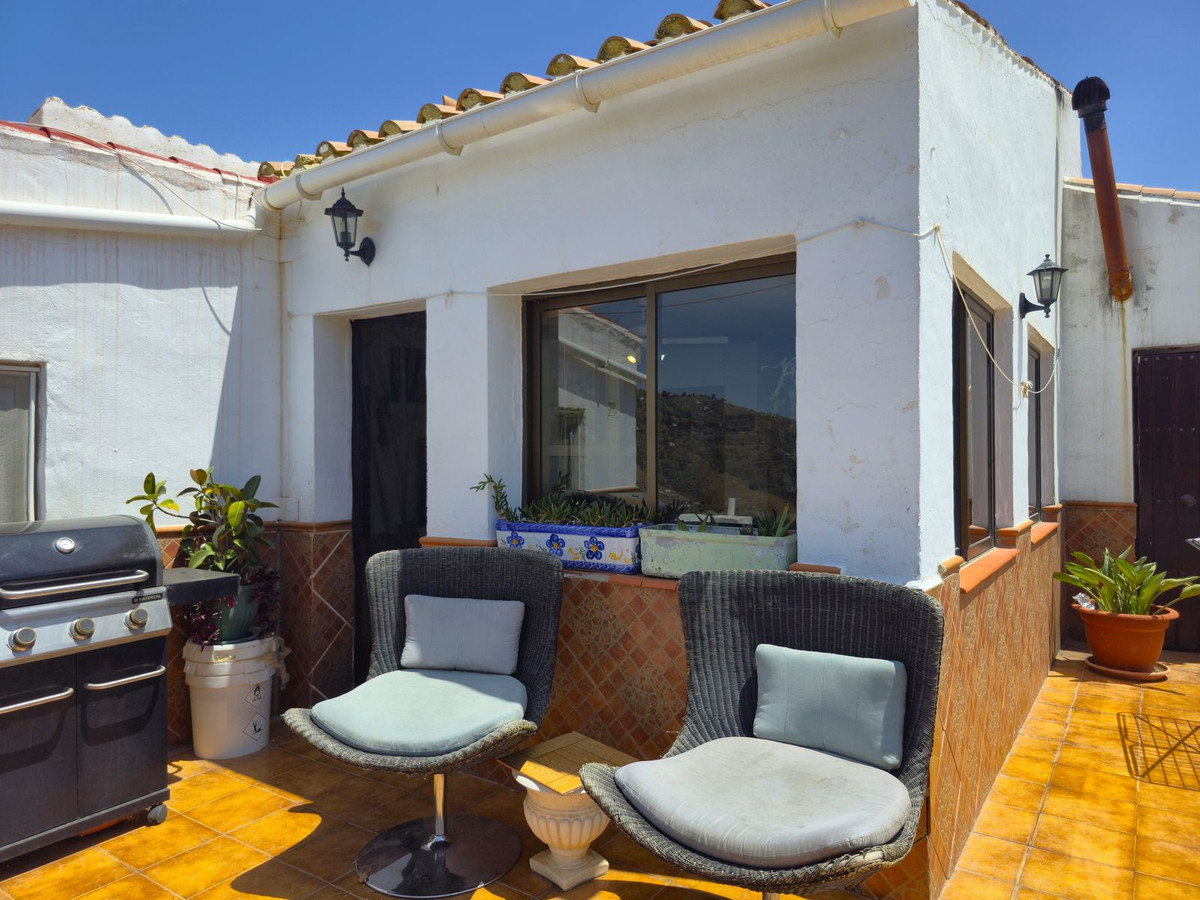 5 Bed Townhouse for sale in Cómpeta Costa Del Sol East, Málaga, Spain