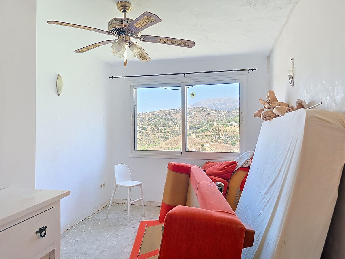 5 Bed Townhouse for sale in Cómpeta Costa Del Sol East, Málaga, Spain