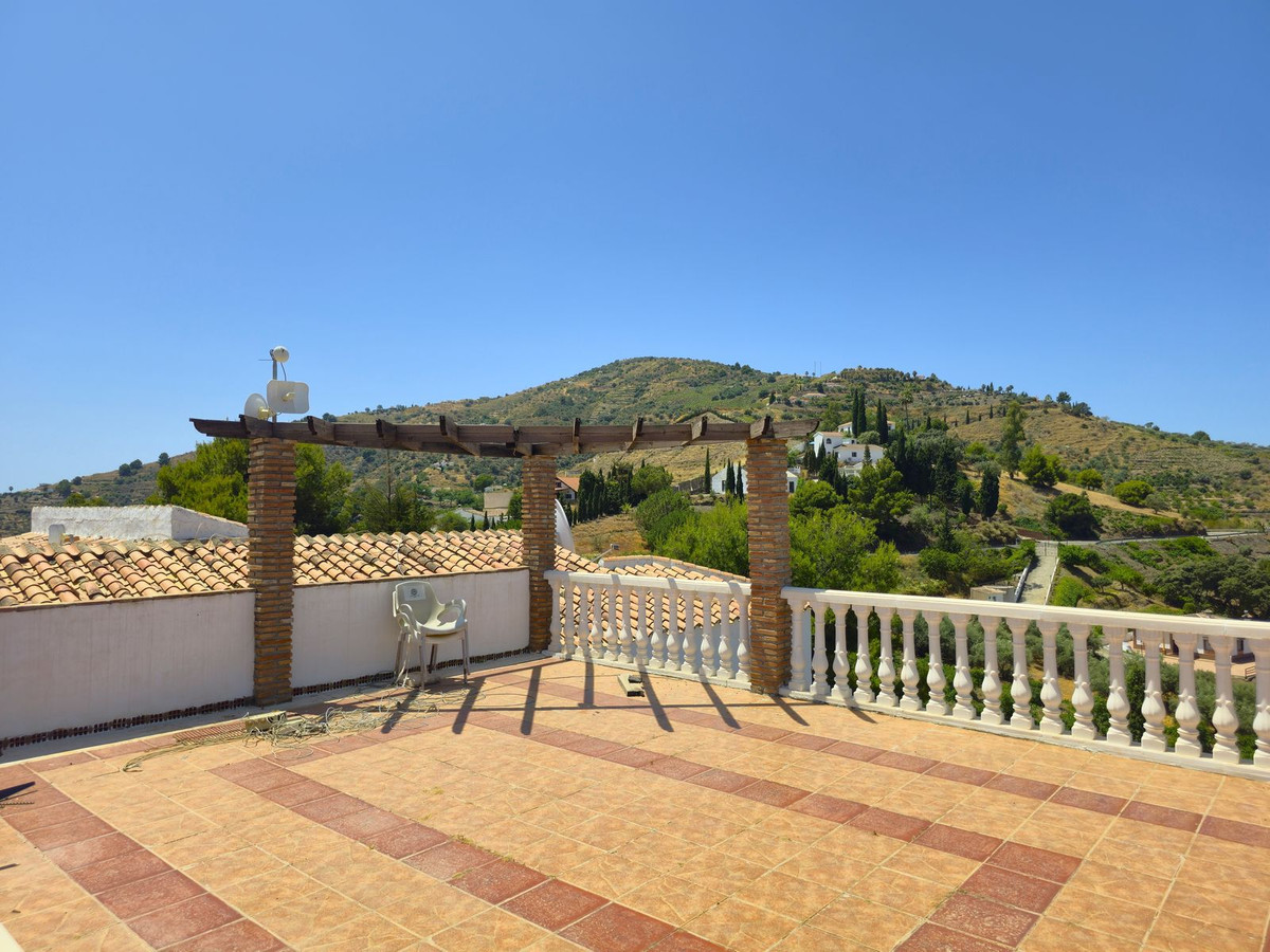 5 Bed Townhouse for sale in Cómpeta Costa Del Sol East, Málaga, Spain