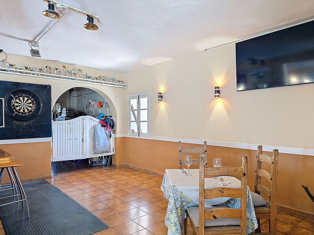 5 Bed Townhouse for sale in Cómpeta Costa Del Sol East, Málaga, Spain