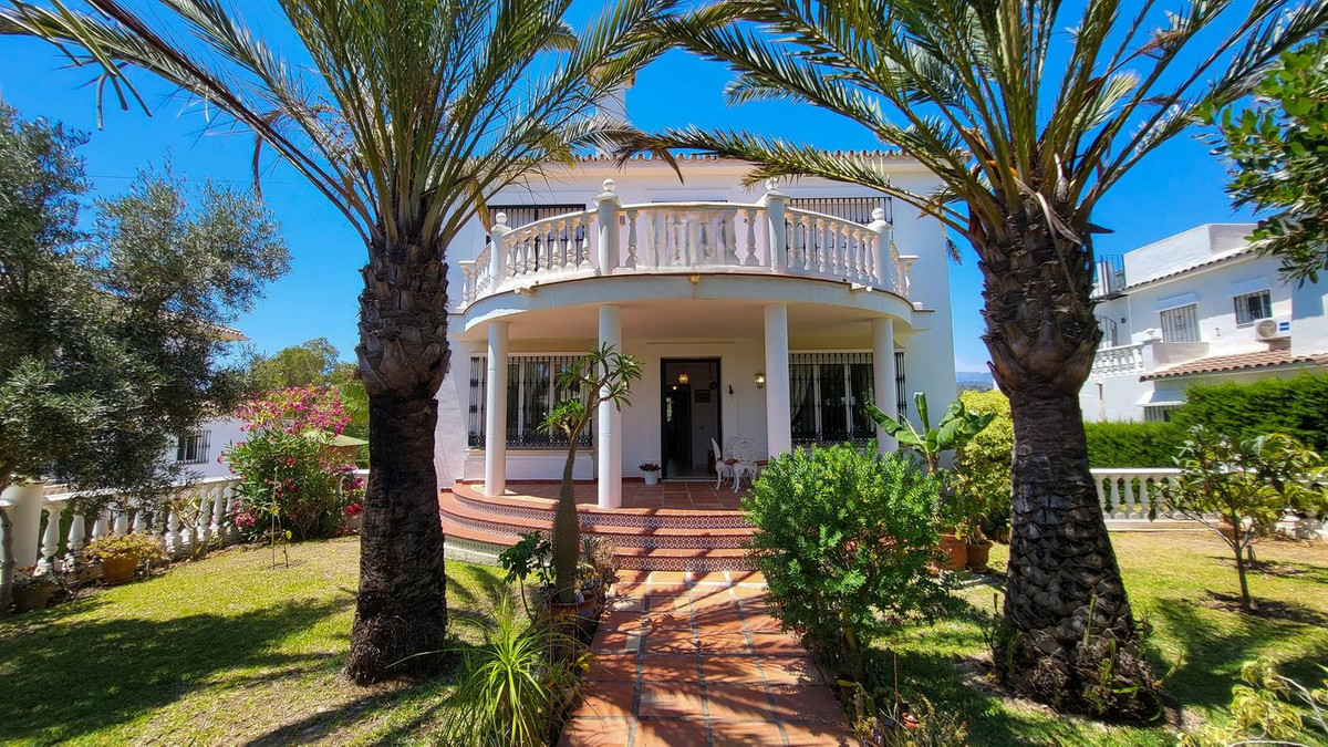 4 Bed Townhouse for sale in Elviria Costa Del Sol, Málaga, Spain