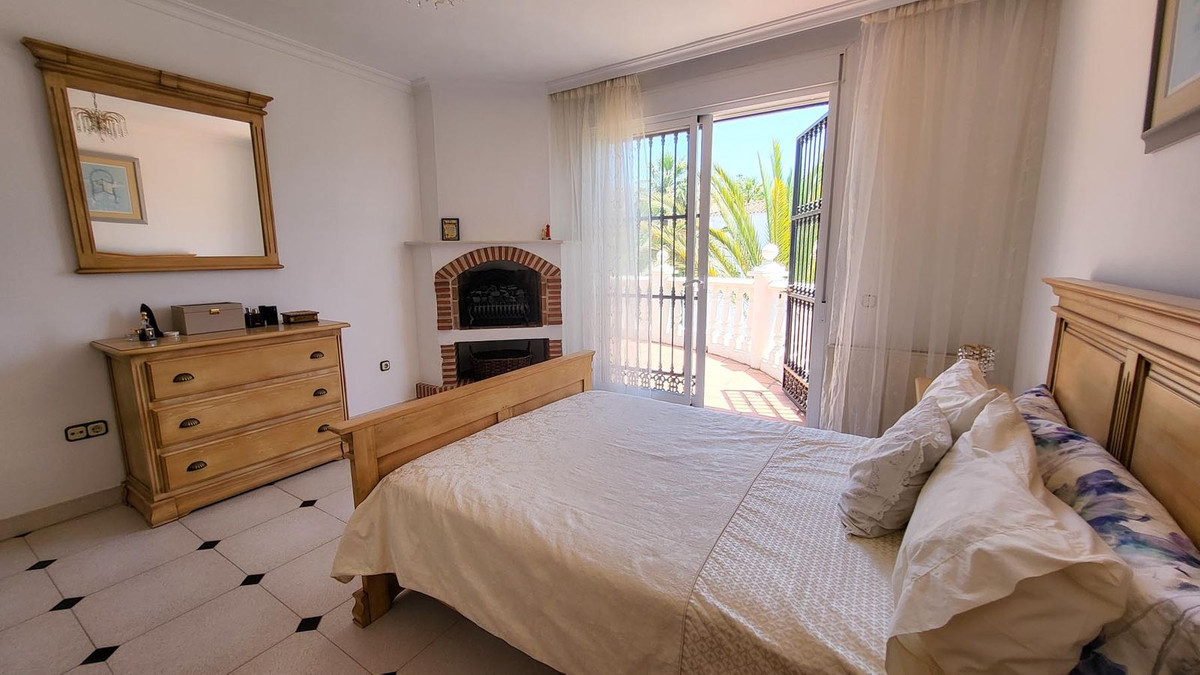 4 Bed Townhouse for sale in Elviria Costa Del Sol, Málaga, Spain