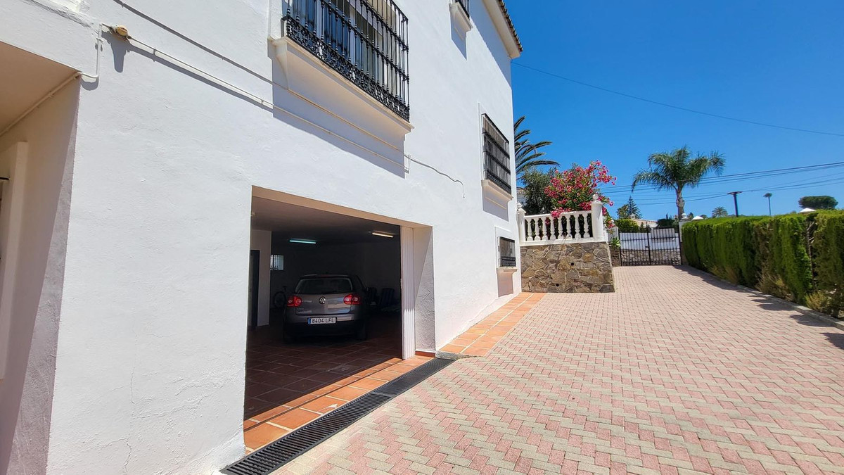 4 Bed Townhouse for sale in Elviria Costa Del Sol, Málaga, Spain
