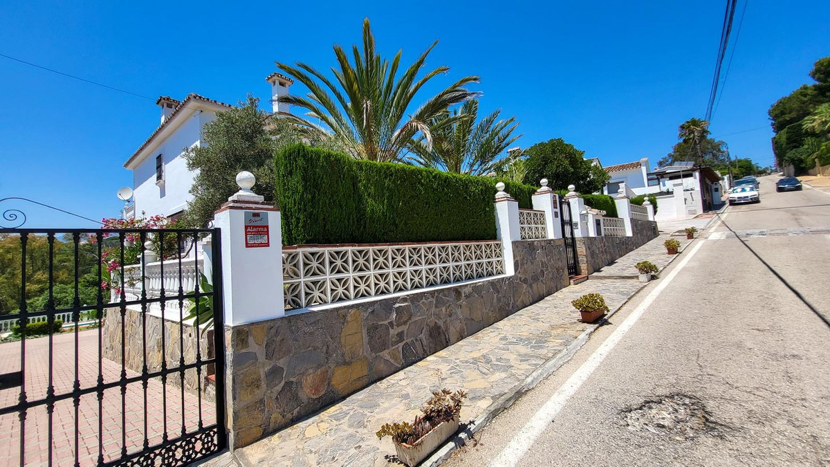4 Bed Townhouse for sale in Elviria Costa Del Sol, Málaga, Spain