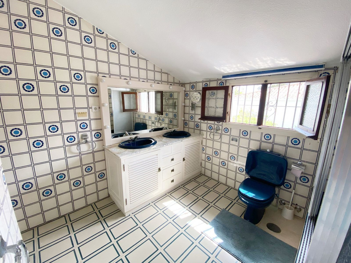Se vende Villa - Chalet de 3 dormitorios en Costa Del Sol, Málaga, España