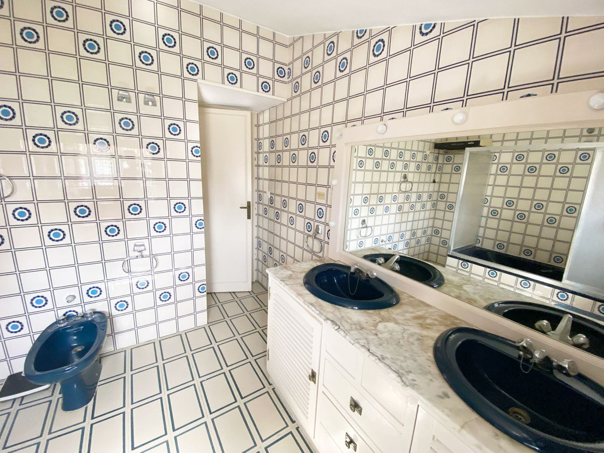 Se vende Villa - Chalet de 3 dormitorios en Costa Del Sol, Málaga, España