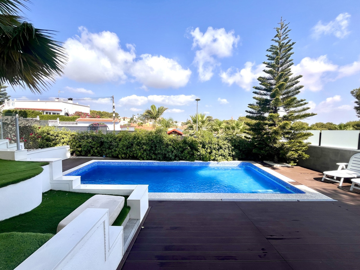 6 Bed Townhouse for sale in Los Balcones Costa Blanca, Alicante, Spain