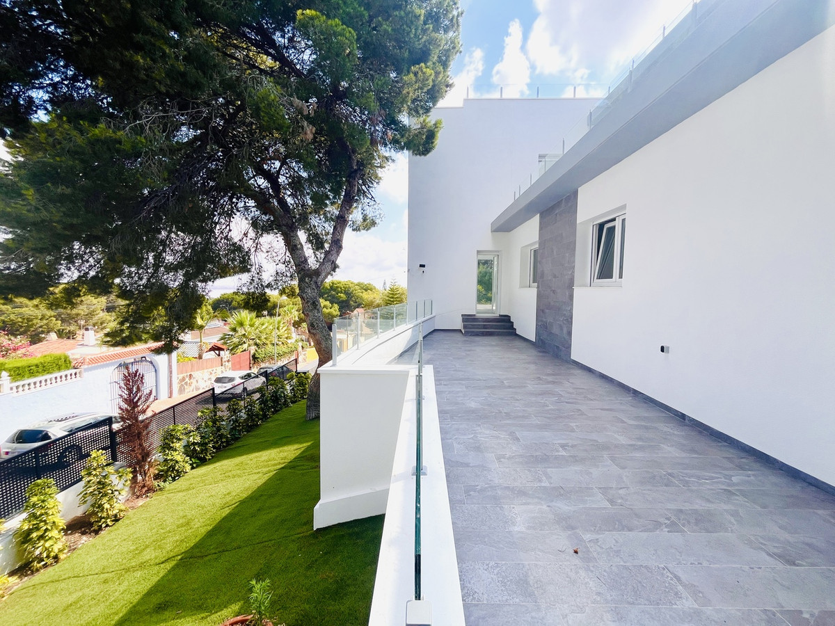6 Bed Townhouse for sale in Los Balcones Costa Blanca, Alicante, Spain