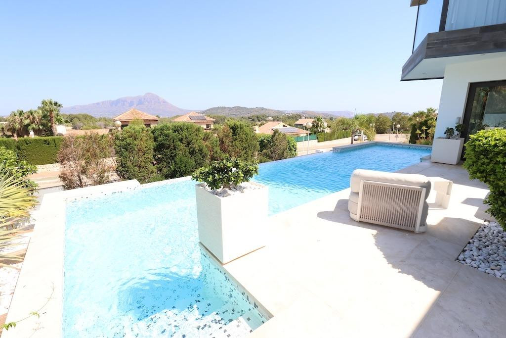 5 Bed Townhouse for sale in Javea Costa Blanca, Alicante, Spain