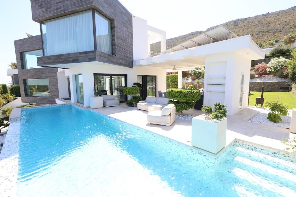 5 Bed Townhouse for sale in Javea Costa Blanca, Alicante, Spain