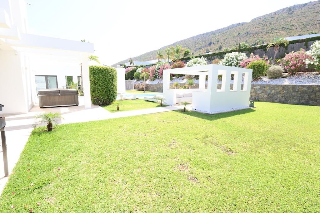 5 Bed Townhouse for sale in Javea Costa Blanca, Alicante, Spain