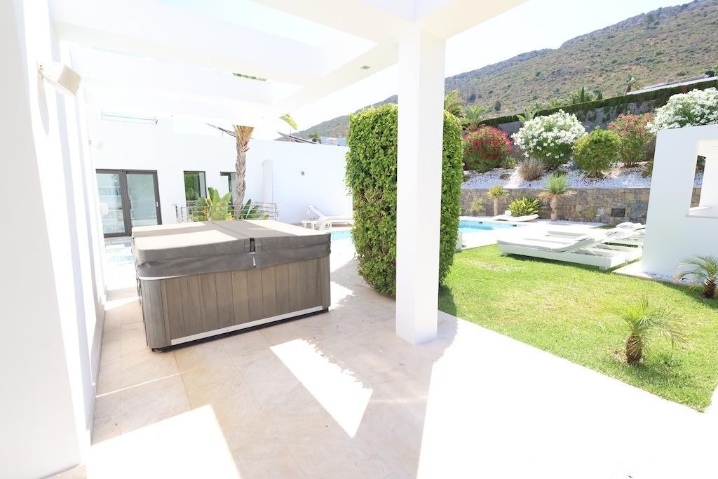 5 Bed Townhouse for sale in Javea Costa Blanca, Alicante, Spain