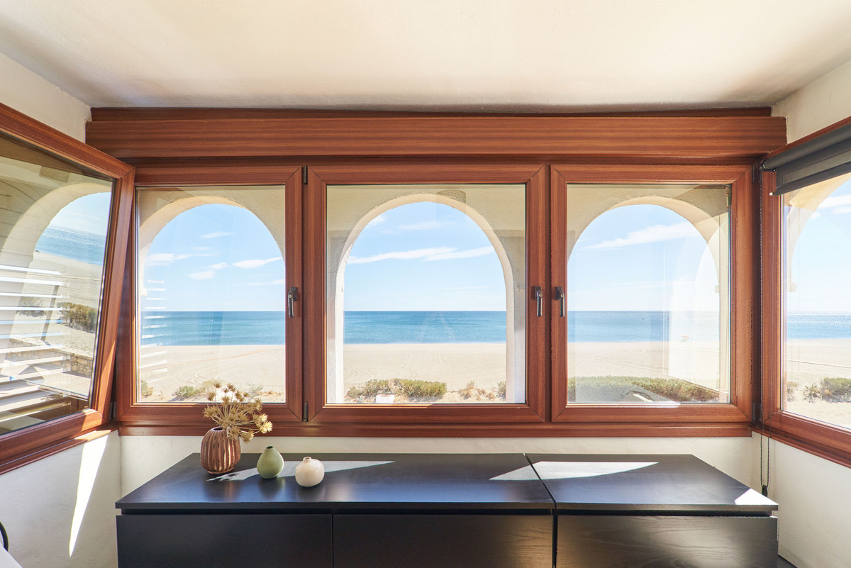 3 Bed Townhouse for sale in Casares Costa Del Sol, Málaga, Spain