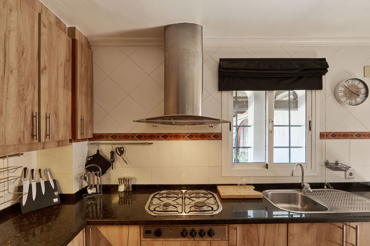 3 Bed Townhouse for sale in Casares Costa Del Sol, Málaga, Spain