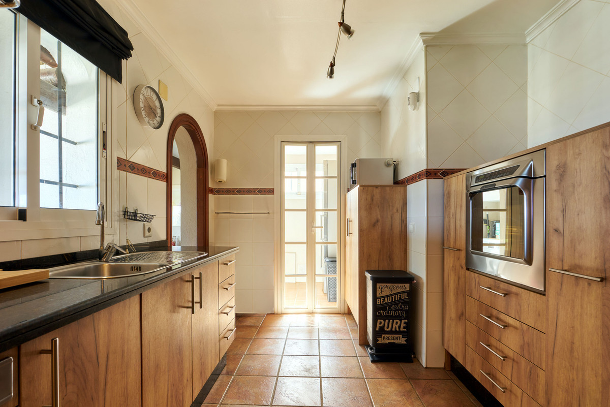 3 Bed Townhouse for sale in Casares Costa Del Sol, Málaga, Spain