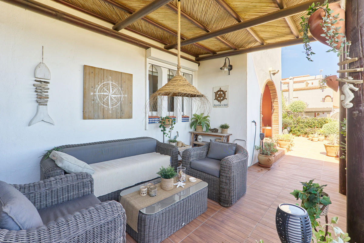 3 Bed Townhouse for sale in Casares Costa Del Sol, Málaga, Spain